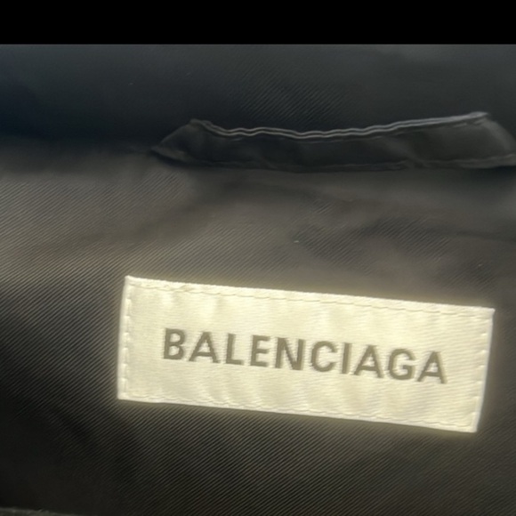 Balenciaga
Balenciaga 7-language assault suit jacket - Picture 10 of 13